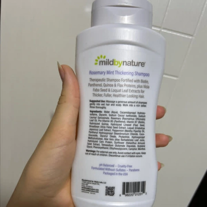 Шампунь для густоты волос с B-комплексом, розмарином, мятой, алоэ, Mild By Nature