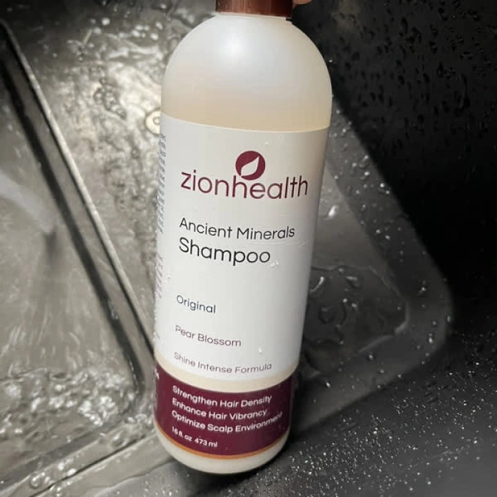 Шампунь для густоты волос с древними минералами, алоэ, В5 и жожоба, Zion Health