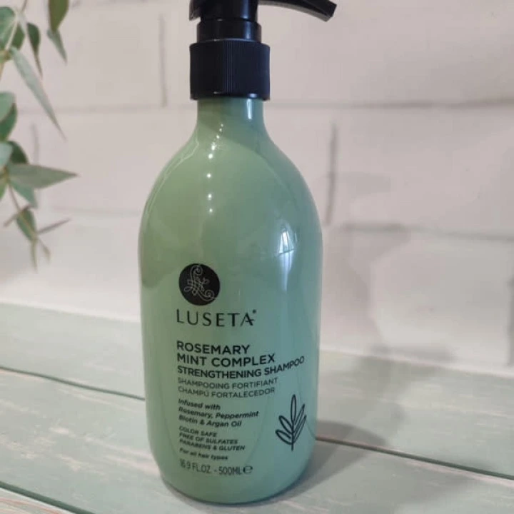 Шампунь укрепляющий при АГА с розмарином, мятой, биотином, Luseta Beauty