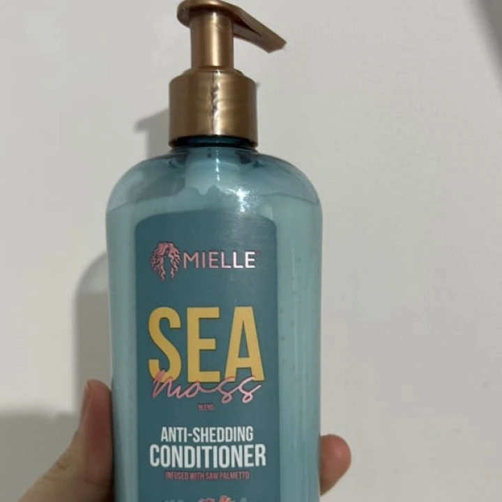 Кондиционер от выпадения с морским мхом, Сереноа, алоэ, скваланом, В5, Mielle