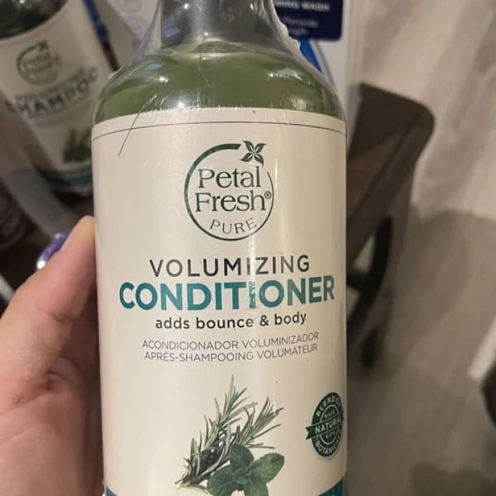 Кондиционер для объема с розмарином, мятой, витамином Е и В5, Petal Fresh
