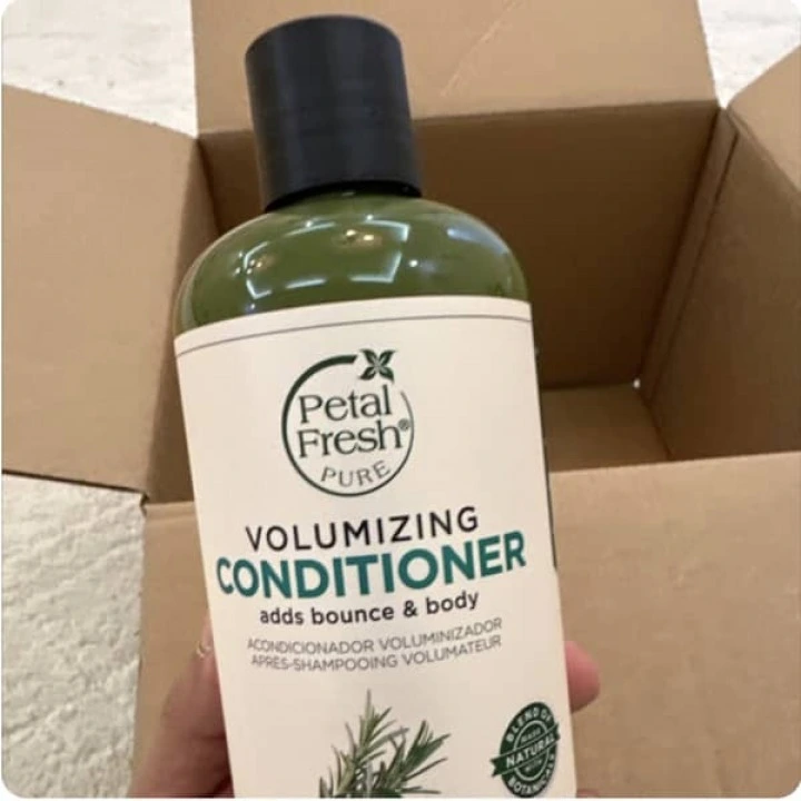 Кондиционер для объема с розмарином, мятой, витамином Е и В5, Petal Fresh