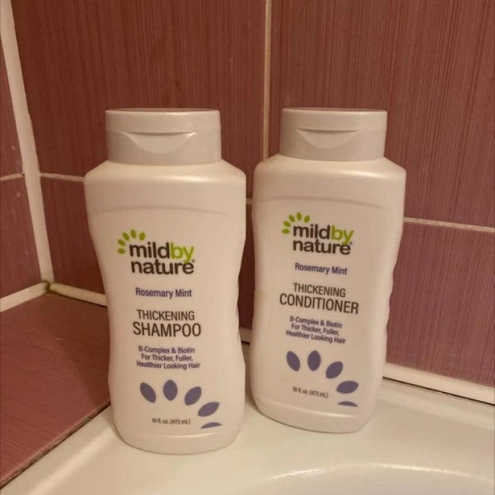Кондиционер для густоты волос с розмарином, мятой, биотином, В5, алоэ, Mild By Nature