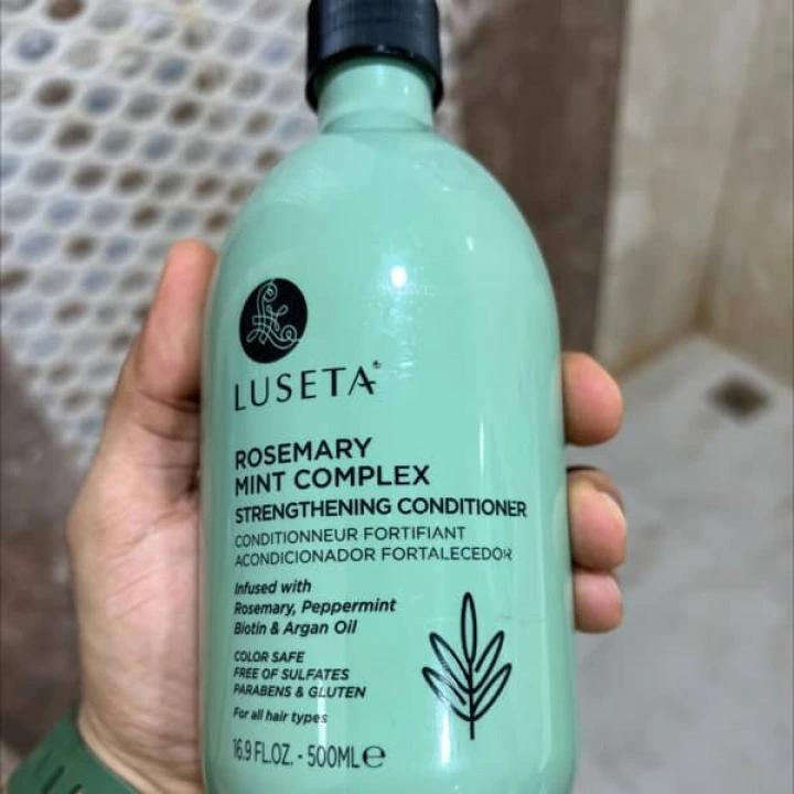 Укрепляющий корни волос кондиционер с розмарином, мятой, биотином, Luseta Beauty