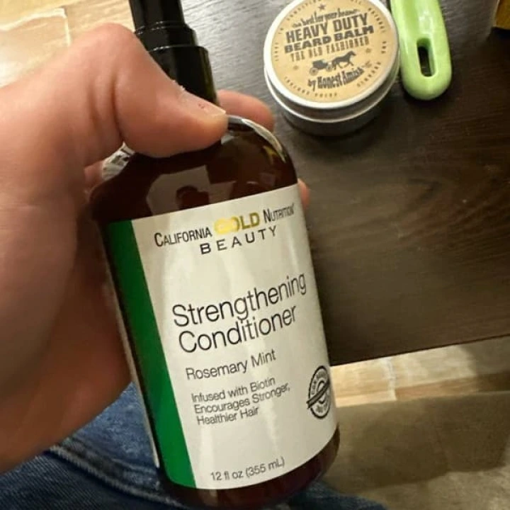 Odżywka wzmacniająca cebulki z biotyną, miętą, rozmarynem, B5, E, California Gold Nutrition