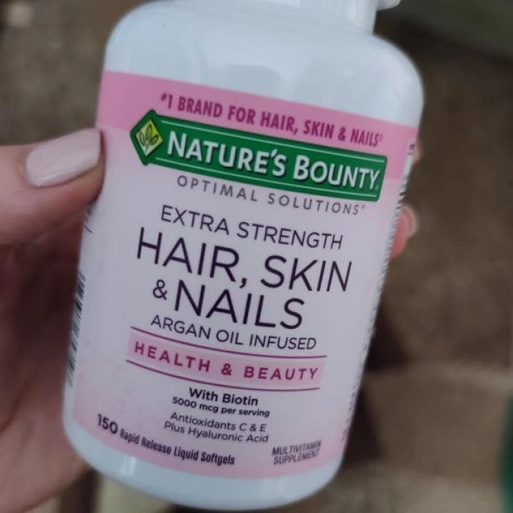 Kompleks na włosy, skórę i paznokcie z biotyną i antyoksydantami, 60 kaps, Natures Bounty