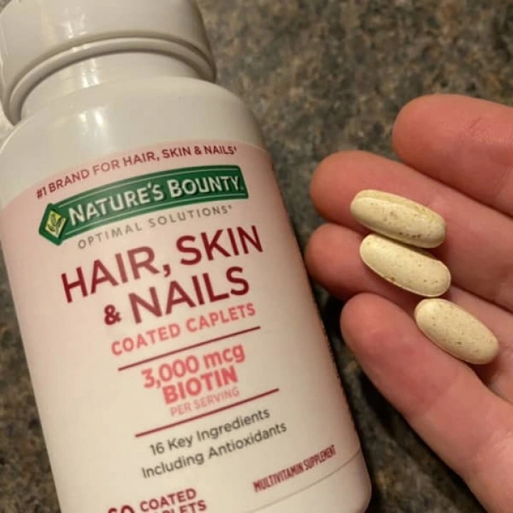 Kompleks na włosy, skórę i paznokcie z biotyną i antyoksydantami, 60 kaps, Natures Bounty