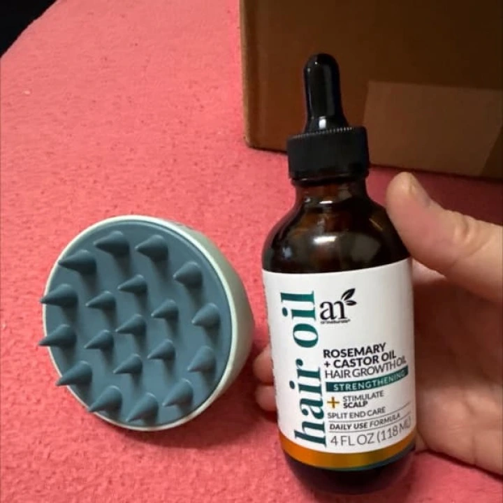 Zestaw do stymulacji wzrostu włosów: masażer i olej z rozmarynem, artnaturals