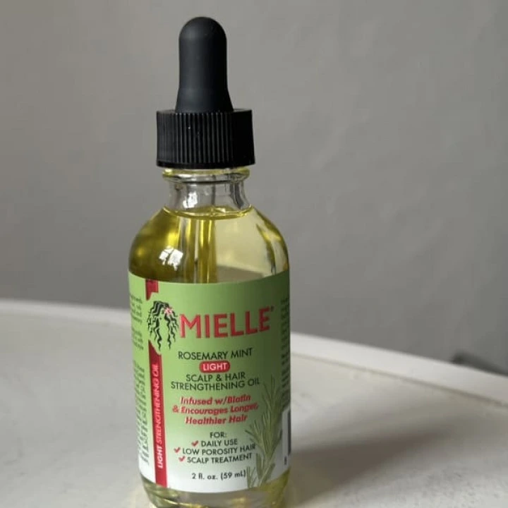 Olejek przeciw wypadaniu włosów i AGA, rozmaryn, mięta, biotyna, aloes, E, C, D Mielle