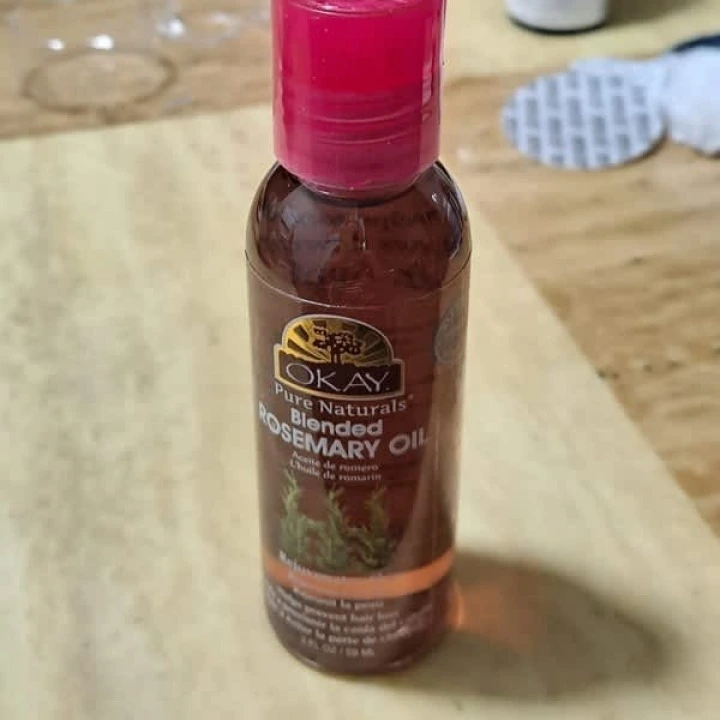 Olejek z rozmarynem i witaminą E na wypadanie i siwienie włosów, Okay Pure Naturals