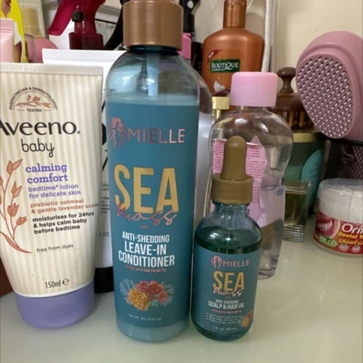 Spray przeciw wypadaniu włosów z irlandzkim mchem, palmą Sabalową i rozmarynem, Mielle