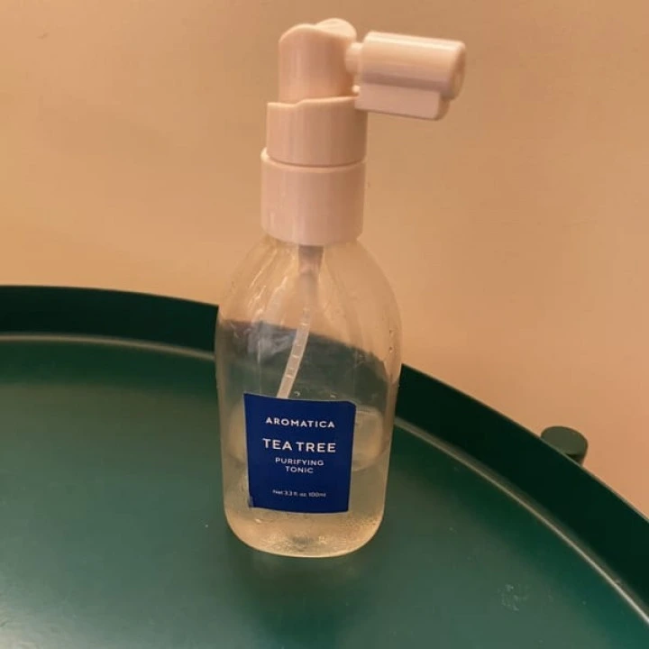 Tonik do stymulacji włosów z drzewem herbacianym, mięta, rozmaryn, B1, B2, B5, B6, B7, C, K, Aromatica