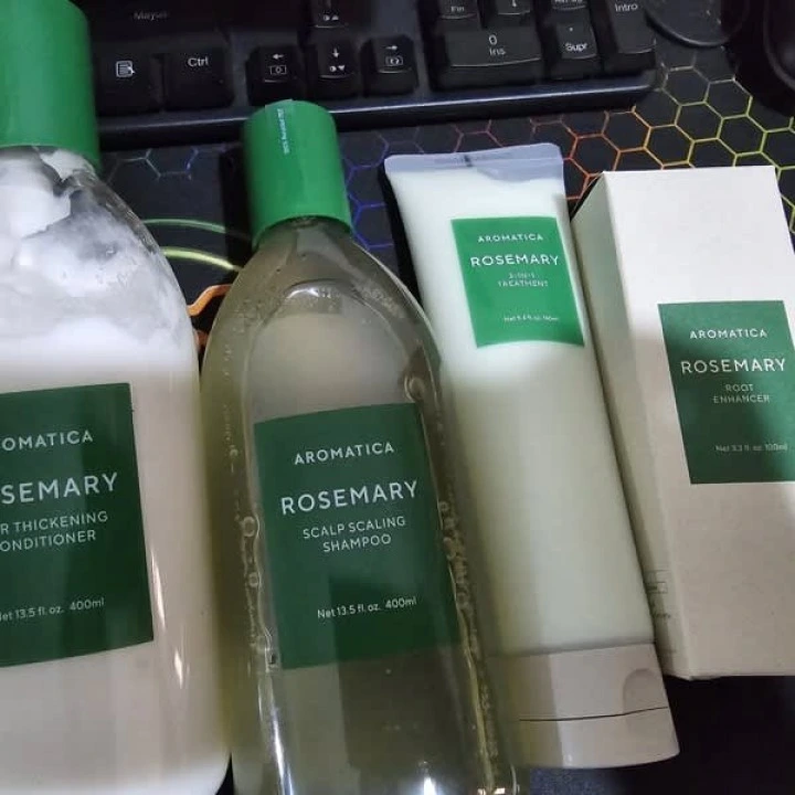 Szampon przeciw łysieniu i AGA z bifidobakteriami, rozmarynem, kofeiną, biotyną, B3, B5, Aromatica