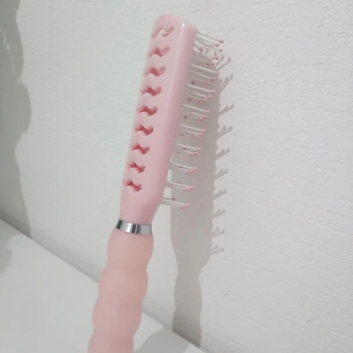 Przewiewna szczotka do stylizacji Gel Grips z wygodnym żelowym uchwytem, Conair