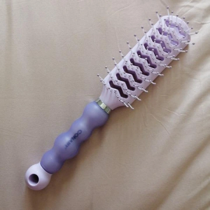 Przewiewna szczotka do stylizacji Gel Grips z wygodnym żelowym uchwytem, Conair