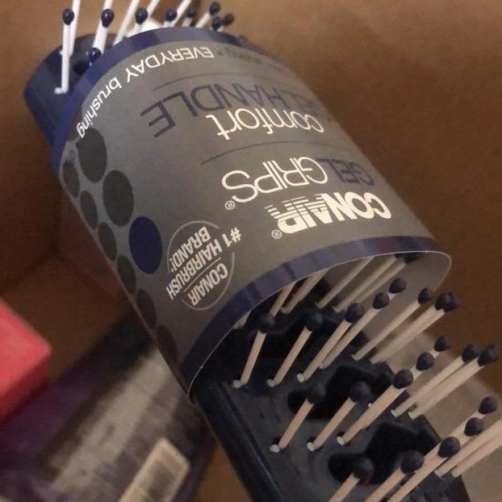 Przewiewna szczotka do stylizacji Gel Grips z wygodnym żelowym uchwytem, Conair