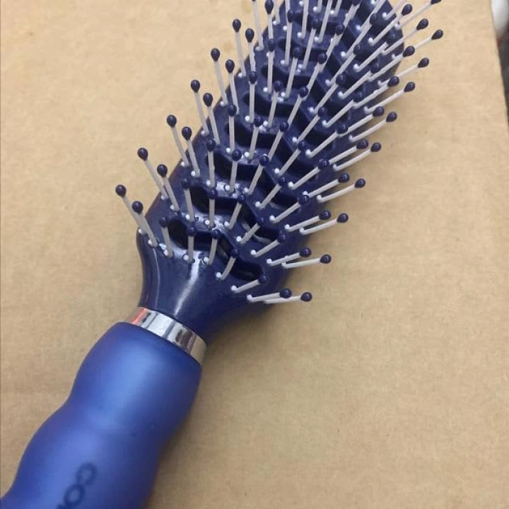 Przewiewna szczotka do stylizacji Gel Grips z wygodnym żelowym uchwytem, Conair