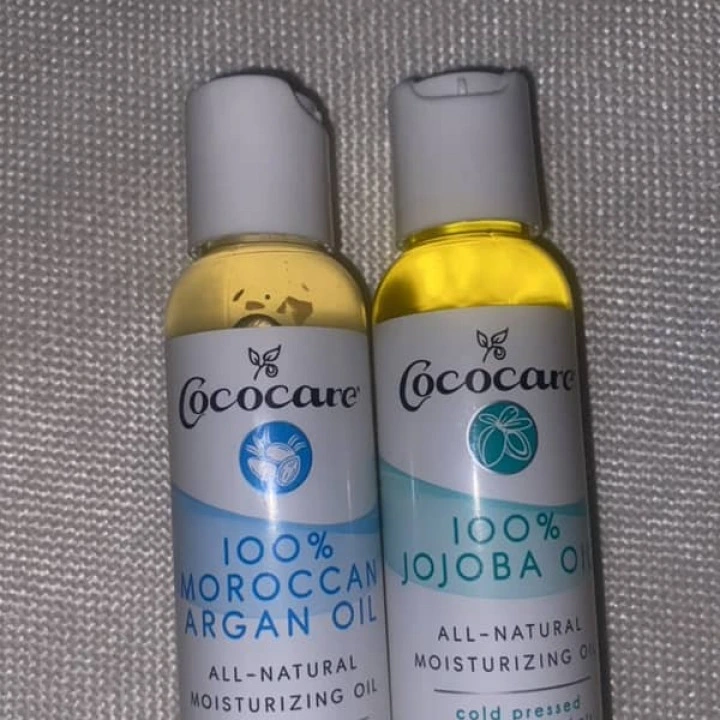 Olej jojoba do odżywiania i nawilżania skóry głowy oraz włosów, Cococare