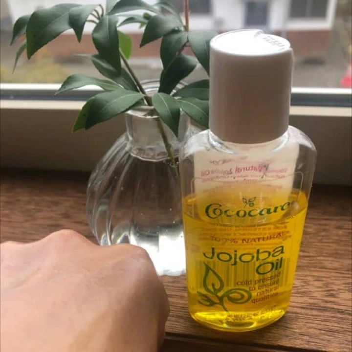 Olej jojoba do odżywiania i nawilżania skóry głowy oraz włosów, Cococare