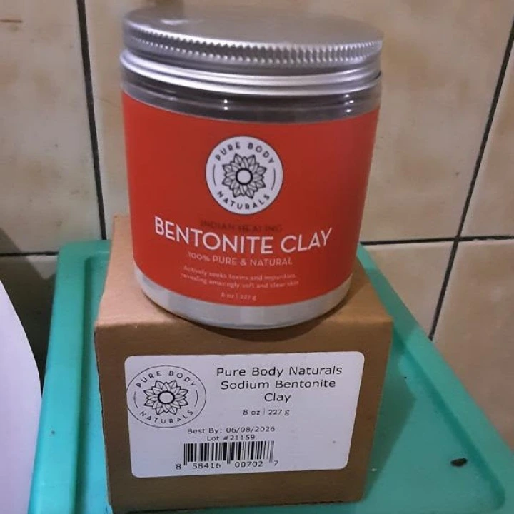 Lecznicza glinka bentonitowa do oczyszczania i odżywiania skóry głowy, Pure Body Naturals