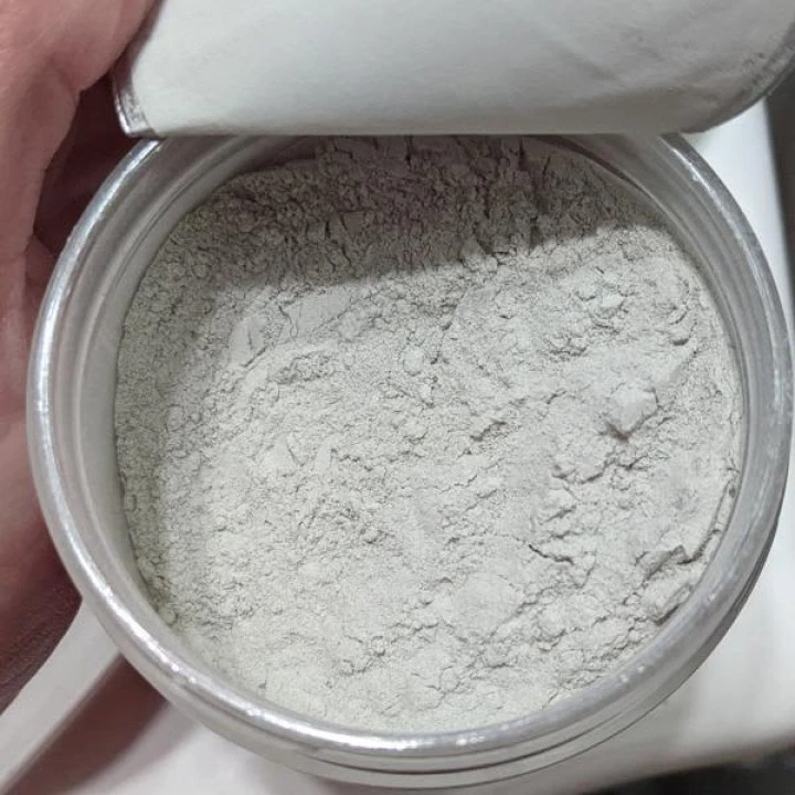 Lecznicza glinka bentonitowa do oczyszczania i odżywiania skóry głowy, Pure Body Naturals