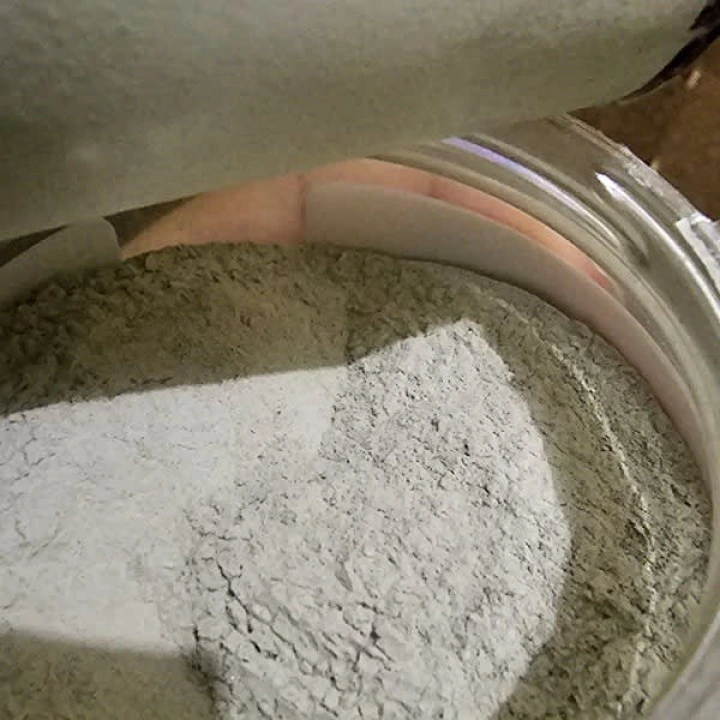 Lecznicza glinka bentonitowa do oczyszczania i odżywiania skóry głowy, Pure Body Naturals