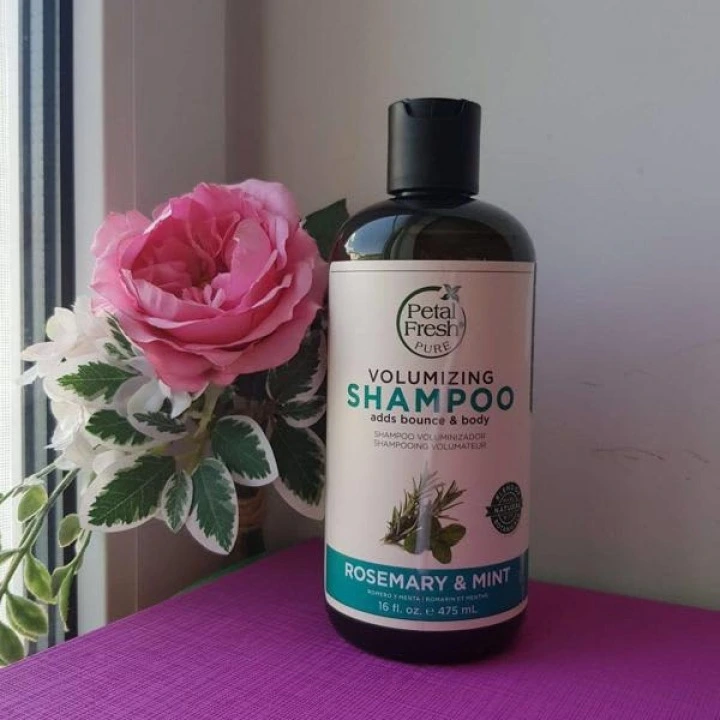 Шампунь с розмарином, мятой для повышения густоты и объема волос, Petal Fresh