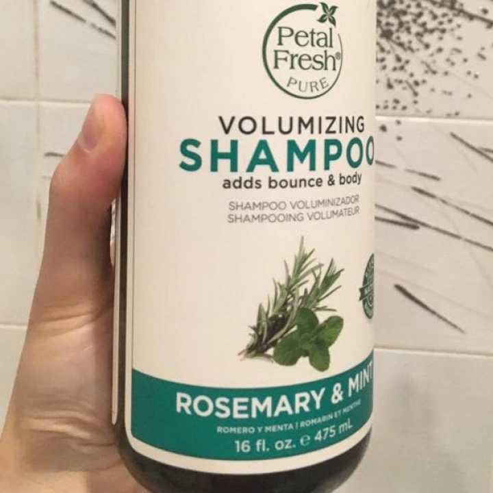 Шампунь с розмарином, мятой для повышения густоты и объема волос, Petal Fresh