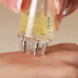 Aplikator–masażer do nakładania toników, wcierek i serum na skórę głowy, 6 ml, Deni Carte